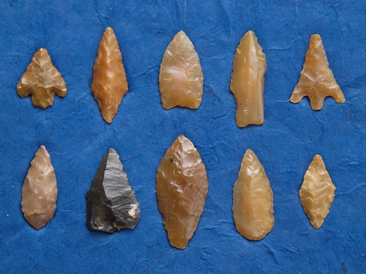 Pointes de silex taillées, collection Joël Herbach